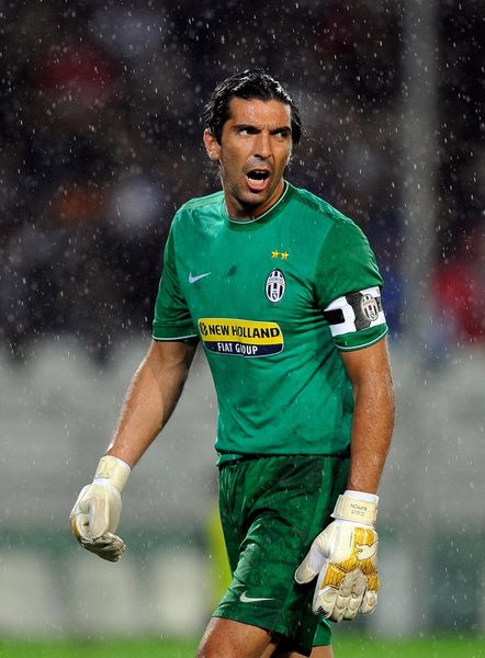 B8 晋级 PGL Masters 布加勒斯特 2025 季后赛，而 Fnatic 退出了比赛