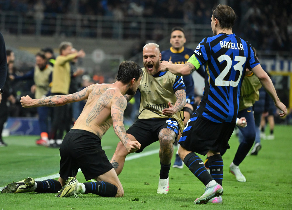 LPL主持余霜晒欧洲杯返图：这男主剧本给卢卡库拿到了！